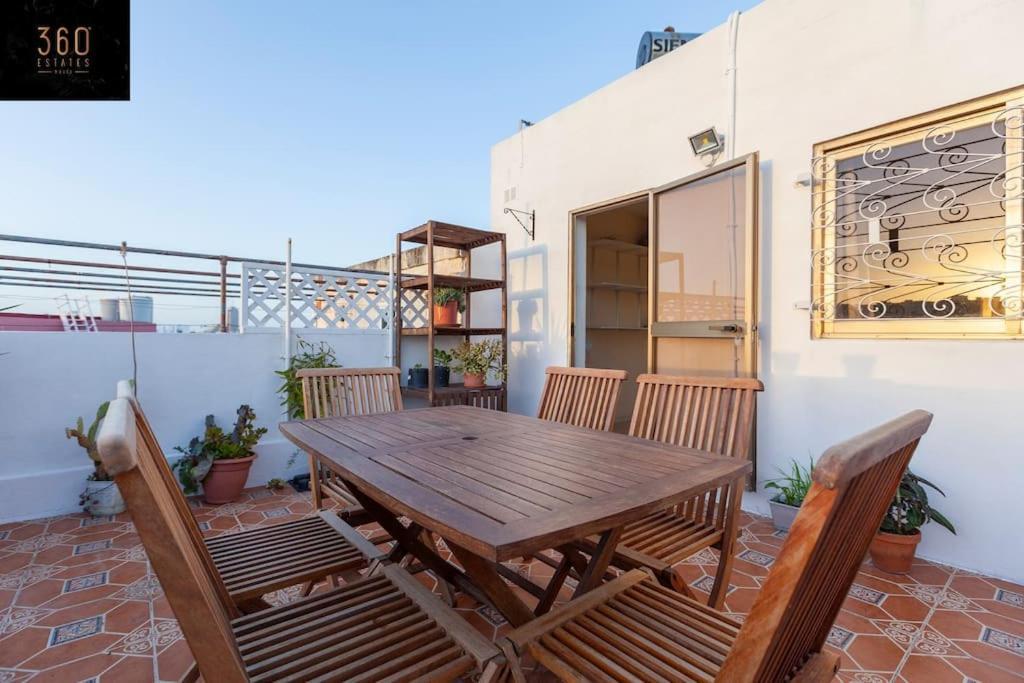 Beautiful, Typical Maltese 4Br Home With Roof Top By 360 Estates スリーマ エクステリア 写真