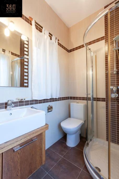 Beautiful, Typical Maltese 4Br Home With Roof Top By 360 Estates スリーマ エクステリア 写真