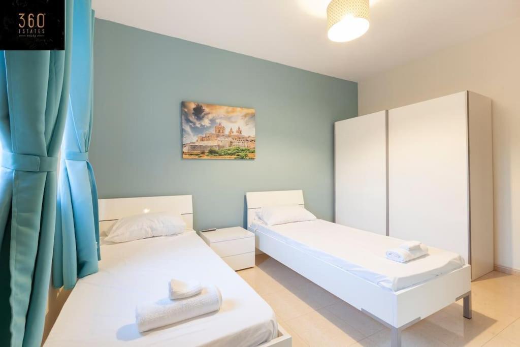 Beautiful, Typical Maltese 4Br Home With Roof Top By 360 Estates スリーマ エクステリア 写真