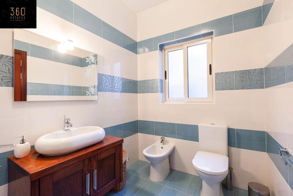 Beautiful, Typical Maltese 4Br Home With Roof Top By 360 Estates スリーマ エクステリア 写真