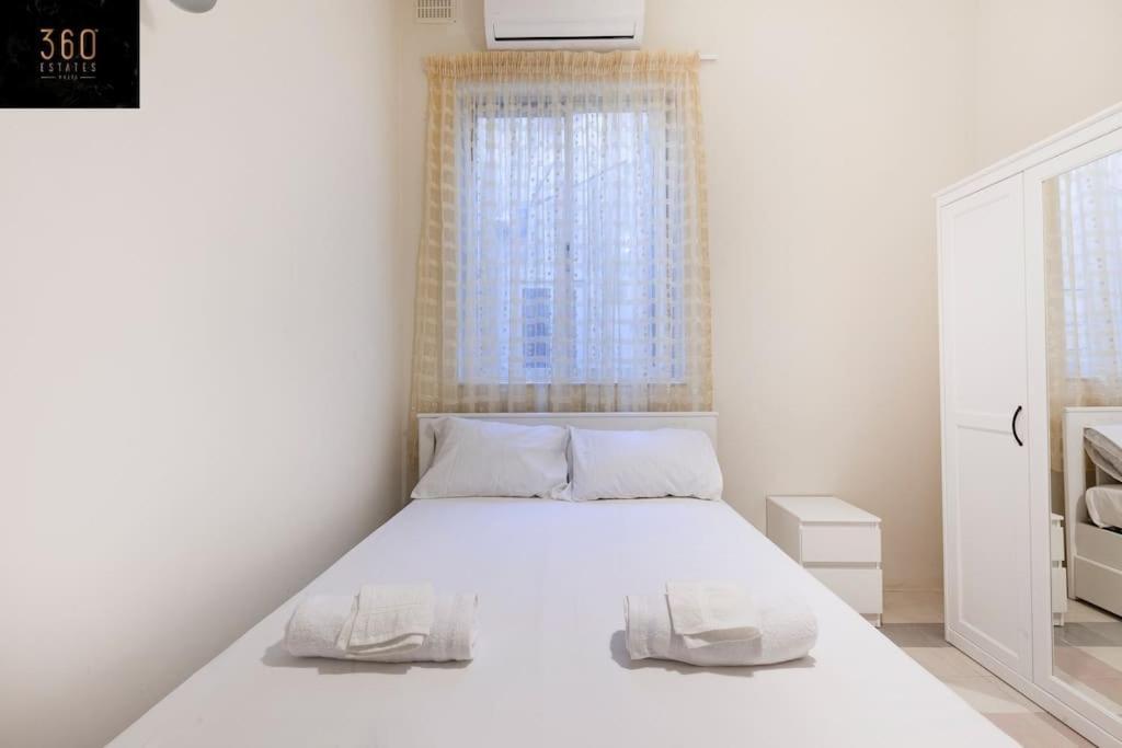 Beautiful, Typical Maltese 4Br Home With Roof Top By 360 Estates スリーマ エクステリア 写真