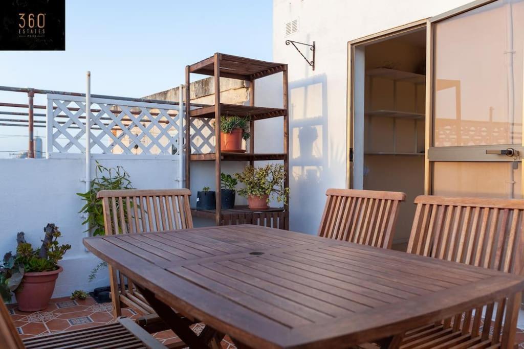 Beautiful, Typical Maltese 4Br Home With Roof Top By 360 Estates スリーマ エクステリア 写真