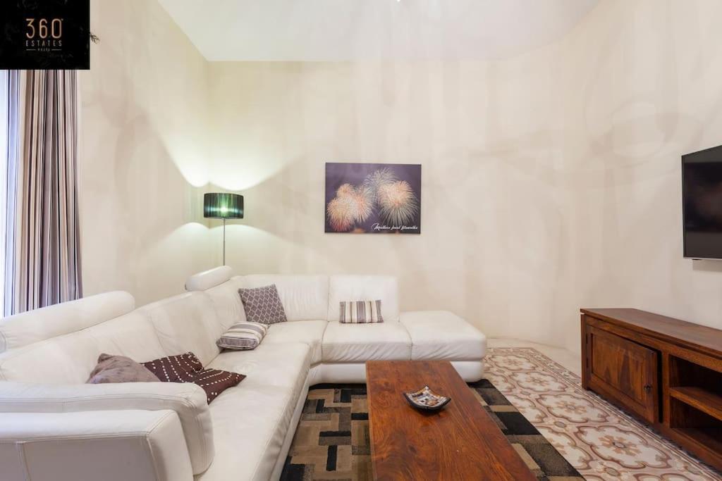 Beautiful, Typical Maltese 4Br Home With Roof Top By 360 Estates スリーマ エクステリア 写真