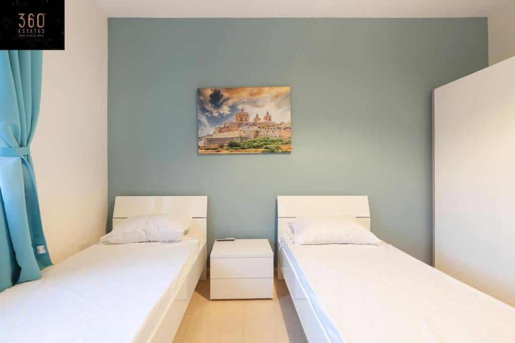 Beautiful, Typical Maltese 4Br Home With Roof Top By 360 Estates スリーマ エクステリア 写真