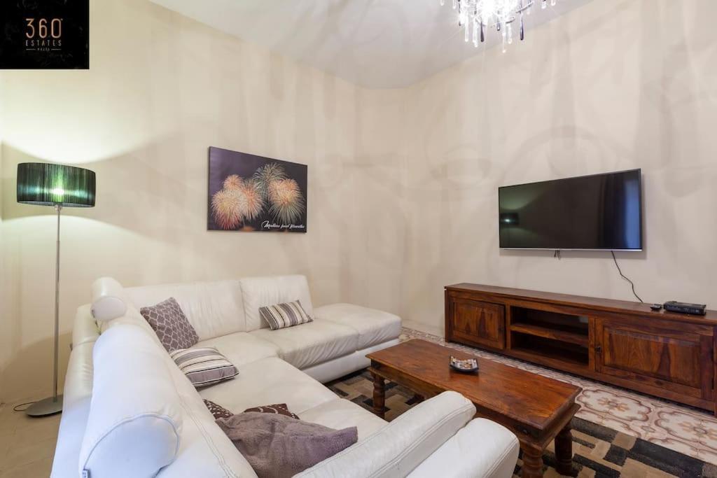 Beautiful, Typical Maltese 4Br Home With Roof Top By 360 Estates スリーマ エクステリア 写真