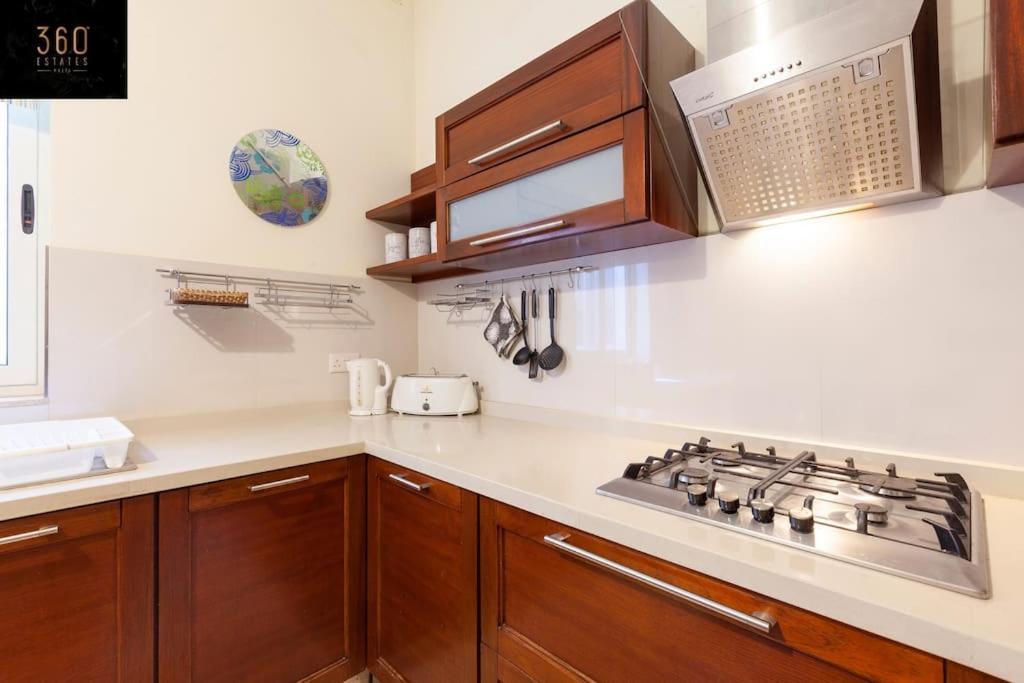 Beautiful, Typical Maltese 4Br Home With Roof Top By 360 Estates スリーマ エクステリア 写真