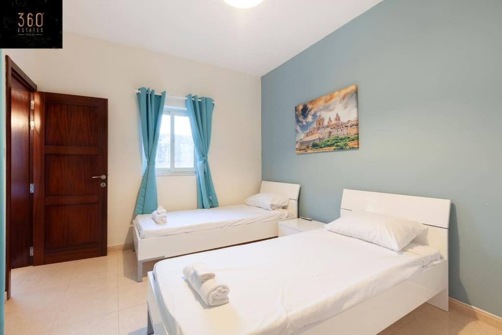 Beautiful, Typical Maltese 4Br Home With Roof Top By 360 Estates スリーマ エクステリア 写真