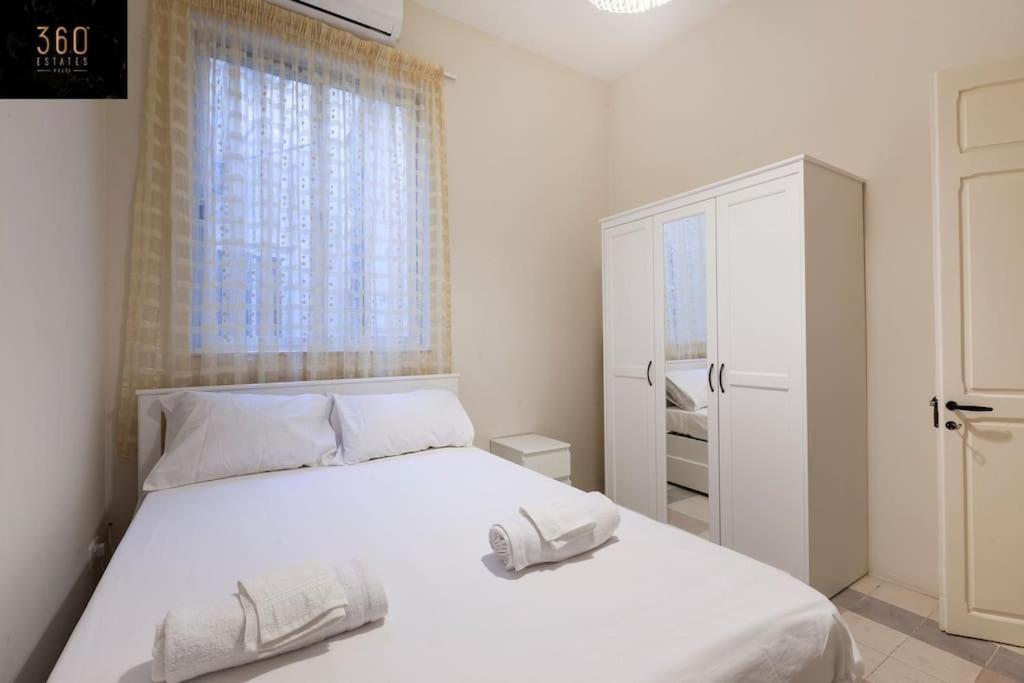 Beautiful, Typical Maltese 4Br Home With Roof Top By 360 Estates スリーマ エクステリア 写真