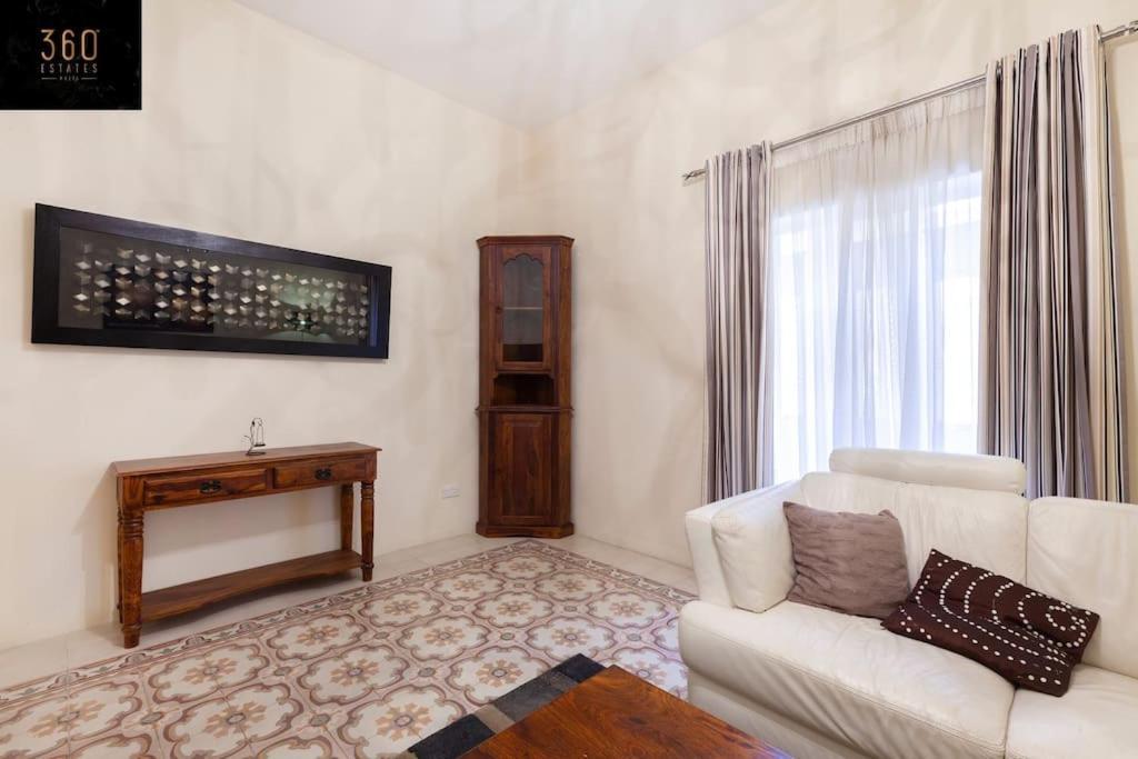 Beautiful, Typical Maltese 4Br Home With Roof Top By 360 Estates スリーマ エクステリア 写真