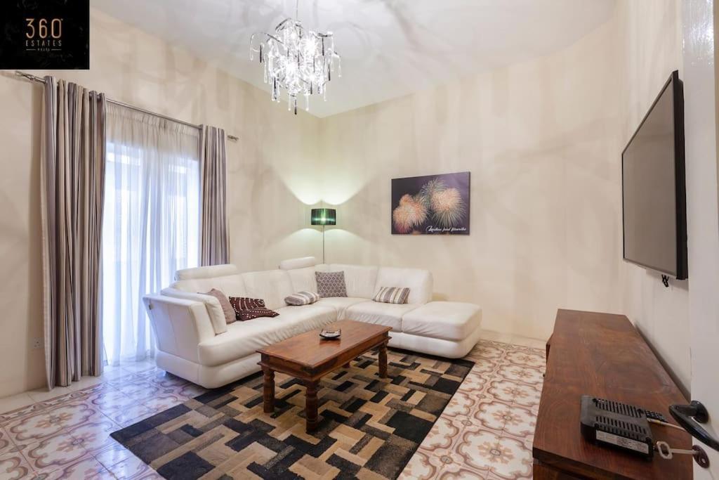 Beautiful, Typical Maltese 4Br Home With Roof Top By 360 Estates スリーマ エクステリア 写真