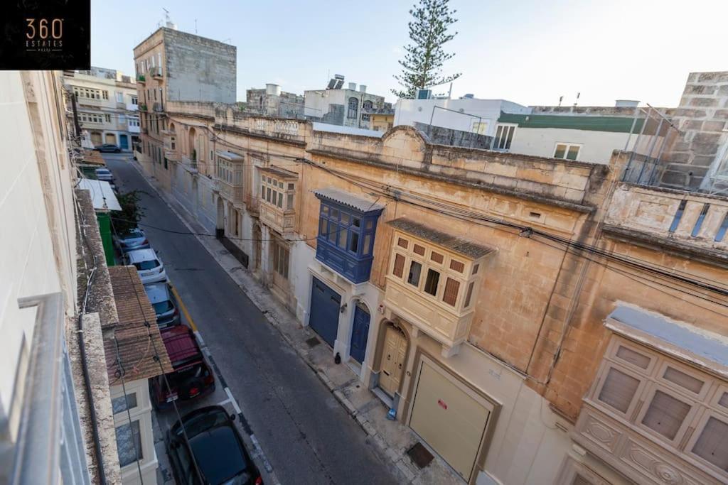 Beautiful, Typical Maltese 4Br Home With Roof Top By 360 Estates スリーマ エクステリア 写真